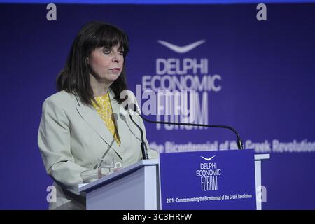 10 maggio 2021, Atene, Grecia: La Presidente della Repubblica ellenica Katerina Sakellaropoulou tiene un discorso al 6° Forum economico di Delfi che si terrà ad Atene, in Grecia, il 10 maggio 2021. Più di 1.000 relatori ospiti provenienti da 42 paesi parteciperanno alle discussioni che si terranno presso il forum, suddivise in 10 temi di ampio respiro, che si svolgono fisicamente presso gli studi appositamente attrezzati di Zappion o online. I 10 temi principali durante il forum sono il bicentenario dalla rivoluzione greca 1821-2021, la geopolitica e la sicurezza internazionale, l'economia globale, il futuro dell'Europa, la sostenibilità e Foto Stock