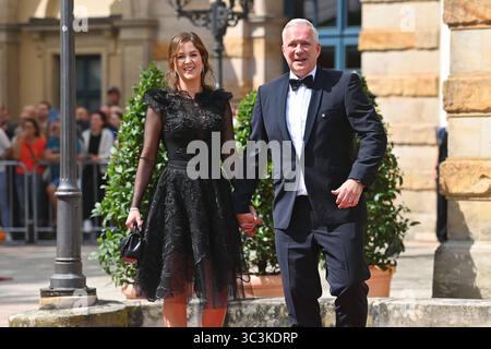 Alexander Herrmann mit Ehefrau Maxi Friedrichs. Eroeffnung der Bayreuther Richard Wagner Festspiele 2025. Roter Teppich AM 25.07.2025. Gruener Huegel, *** Alexander Herrmann con moglie Maxi Friedrichs inaugurazione del Bayreuth Richard Wagner Festival 2025 Red carpet on 25 07 2025 Gruener Huegel, Foto Stock
