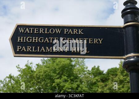Londra, Inghilterra, Regno Unito 29 maggio 2025 Waterlow Park, Highgate Cemetery and Parliament Hill Sign in Highgate il 29 maggio 2025 a Londra, Inghilterra, Regno Unito. Foto di Barry King/Alamy Stock Photo Foto Stock