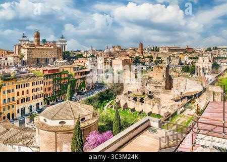 Vista aerea delle rovine del centro di Roma dal Colle Palatino, Italia Foto Stock