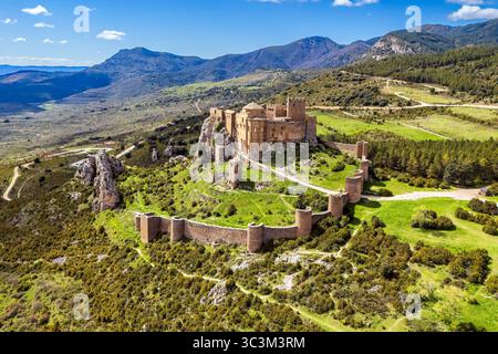 Vista aerea del castello di Loarre, Loarre, Aragona, Spagna Foto Stock