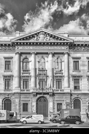 MILANO - 11 SETTEMBRE: Palazzo della Banca commerciale Italiana, edificio storico in Piazza della Scala, Milano, Italia, l'11 settembre 2017 Foto Stock