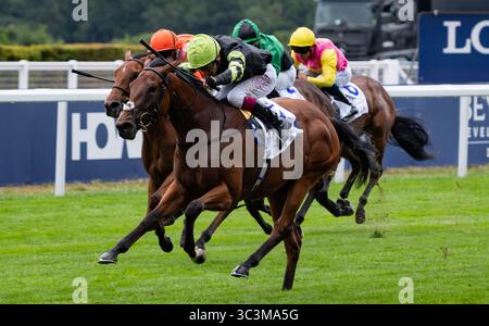 Ascot, Regno Unito, sabato 26 luglio 2025; Fitzella e il fantino Oisin Murphy vincono il Sodexo Live! Princess Margaret Stakes (gruppo 3) per l'allenatore Hugo Palmer e i proprietari Mr. D. R. Passant & Hefin Williams. Crediti JTW equine Images / Alamy Live News. Foto Stock