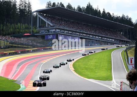 Stavelot, Belgio. 26 luglio 2025. I piloti gareggiano durante la Sprint Race del Gran Premio del Belgio di Formula 1 sul circuito di Spa-Francorchamps a Stavelot, Belgio, 26 luglio 2025. Crediti: Zhao Dingzhe/Xinhua/Alamy Live News Foto Stock