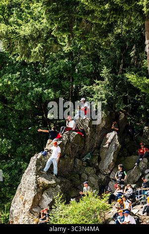 Francorchamps, Belgio. 26 luglio 2025. Gli spettatori si vedono durante una gara sprint davanti al Gran Premio di F1 del Belgio, a Spa-Francorchamps, sabato 26 luglio 2025. Il Gran Premio di Formula 1 di Spa-Francorchamps si svolge questo fine settimana, dal 24 al 27 luglio. BELGA FOTO JONAS ROOSENS credito: Belga News Agency/Alamy Live News Foto Stock