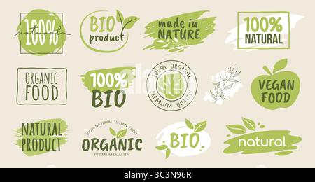 Set di logo organici. Icona del cibo vegano, etichetta ecologica dell'azienda agricola o ambiente biologico, badge foglia. Francobollo prodotto verde fresco. Emblema della confezione di snack e prodotti salutari. Qualità superiore. Collezione di adesivi vettoriali Illustrazione Vettoriale