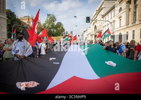 Milano, Italia. 26 luglio 2025. Corteo Pro palestina porta venezia Milano - Italia - Cronaca sabato, 24 luglio, 2025 (foto di Marco Ottico/Lapresse) processione pro-Palestina a porta Venezia Milano - Italia - News sabato, 26 luglio, 2025 (foto di Marco Ottico/Lapresse) crediti: LaPresse/Alamy Live News Foto Stock