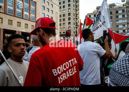Milano, Italia. 26 luglio 2025. Ferma il genocidio in Palestina. Raduno pro-Palestina. Milano, Italia. 26 luglio 2025. Crediti: Uara/Alamy Live News Foto Stock