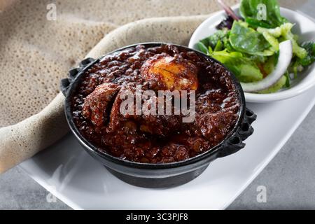 Una vista di una ciotola di doro wat. Foto Stock