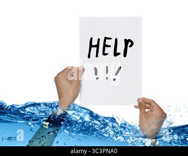 Carta con l'aiuto di parole nelle mani dell'uomo che fuoriesce dall'acqua su sfondo bianco Foto Stock