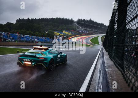 FIA Aston Martin Vantage F1 Safety Car, Rain, durante l'ottavo round del campionato FIA di Formula 3 2025 dal 25 al 27 luglio 2025 sul circuito di Spa-Francorchamps, a Stavelot, in Belgio Foto Stock