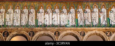 Processione dei Martiri, dettaglio mosaico, Basilica nuova di Sant'Apollinare, vi secolo, stile bizantino, a Ravenna, regione Emilia-Romagna, Italia Foto Stock