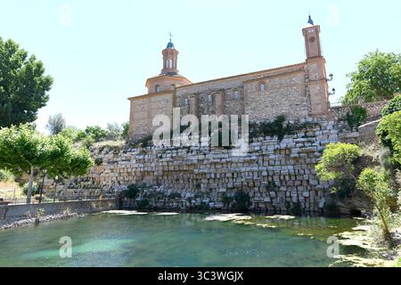 Muel, Virgen de la Fuente hermitage (XVIII secolo) sulla cima di una diga romana (i secolo a.C. e i secolo d.C.). Saragozza, Aragón, Spagna. Foto Stock