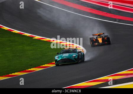 04 NORRIS Lando (gbr), McLaren F1 Team MCL39, azione FIA Aston Martin Vantage Safety Car durante il Gran Premio del Belgio di Formula 1 2025, tredicesima prova del Campionato del mondo di Formula 1 FIA 2025 dal 25 al 27 luglio 2025 sul circuito di Spa-Francorchamps, a Stavelot, Belgio Foto Stock