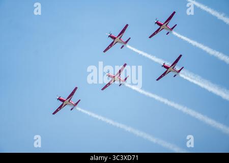 Bali, 21 settembre 2024: Il Jupiter Aerobatic Team mette in mostra un'eccezionale precisione in una formazione a sei navi durante l'esposizione al Bali Airshow Foto Stock