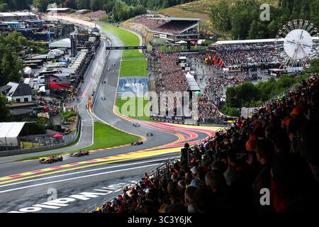 Stavelot, Belgio. 27 luglio 2025. I piloti gareggiano durante la gara del Gran Premio del Belgio di Formula 1 sul circuito di Spa-Francorchamps a Stavelot, Belgio, 27 luglio 2025. Crediti: Li Qixiang/Xinhua/Alamy Live News Foto Stock