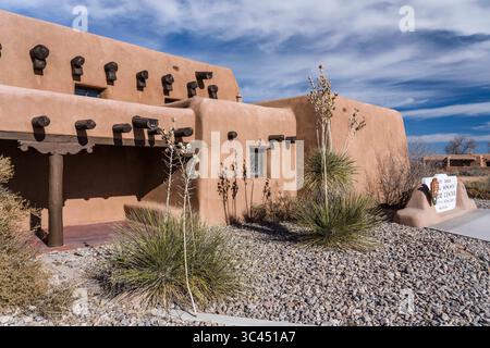 8 gennaio 2021, Alamogordo, Valle del Cauca, Colombia: Soaptree Yuccas di fronte al Visitor Center del White Sands National Park, New Mexico. (Immagine di credito: © Jon G. Fuller/VW Pics tramite filo ZUMA) Foto Stock