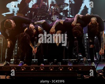 28 maggio 2021, Mosca, Russia: Arco della band alla fine del concerto..il gruppo rock russo ''slot'' si è esibito con un programma di concerti del nuovo album ''Survival Instinct'' nel club di Mosca '1930 Mosca' (Credit Image: © Mihail Siergiejevicz/SOPA Images via ZUMA Wire) Foto Stock