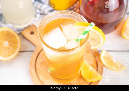 Limoncello Long Island, ricetta per il tè freddo al limoncello, il liquore Arnold Palmer con liquore al limone italiano Foto Stock