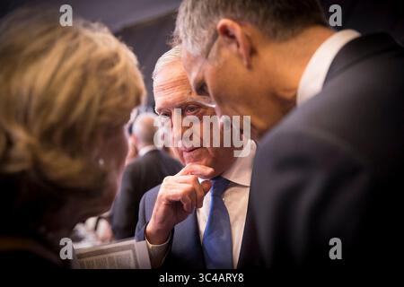 12 luglio 2018 - Bruxelles, Belgio - da sinistra a destra: Jim Mattis (Segretario alla difesa degli Stati Uniti) con il Segretario generale della NATO Jens Stoltenberg (immagine di credito: © NATO/DOD via ZUMA Wire/ZUMAPRESS.com) Foto Stock