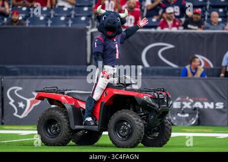 18 agosto 2018: La mascotte degli Houston Texans Toro prima di una partita di football NFL di pre-stagione tra gli Houston Texans e i San Francisco 49ers all'NRG Stadium di Houston, Texas. Houston vinse la partita 16 a 13. ..Trask Smith/CSM(immagine di credito: &Copy; Trask Smith/CSM tramite filo ZUMA) Foto Stock