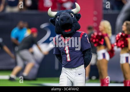 18 agosto 2018: La mascotte degli Houston Texans Toro prima di una partita di football NFL di pre-stagione tra gli Houston Texans e i San Francisco 49ers all'NRG Stadium di Houston, Texas. Houston vinse la partita 16 a 13. ..Trask Smith/CSM(immagine di credito: &Copy; Trask Smith/CSM tramite filo ZUMA) Foto Stock
