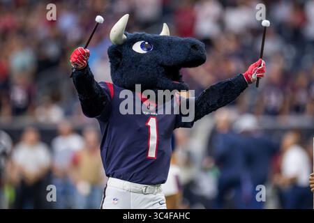 18 agosto 2018: La mascotte degli Houston Texans Toro prima di una partita di football NFL di pre-stagione tra gli Houston Texans e i San Francisco 49ers all'NRG Stadium di Houston, Texas. Houston vinse la partita 16 a 13. ..Trask Smith/CSM(immagine di credito: &Copy; Trask Smith/CSM tramite filo ZUMA) Foto Stock