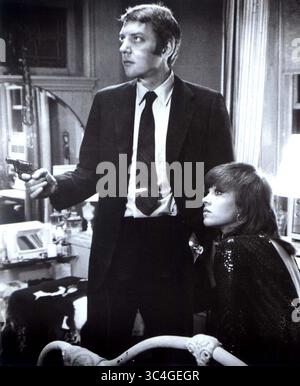 Questo acclamato thriller vede JANE FONDA nei panni di Bree Daniel, una call girl di New York che viene coinvolta nelle indagini di un dirigente d'affari scomparso. Il detective John Klute (DONALD SUTHERLAND) viene assunto per seguirla, e alla fine sono romantici. Ma sembra che Klute non sia stata l'unica persona sulle sue tracce. Quando diventa chiaro che Bree e' stata presa di mira, sta a lei e Klute capire chi e' dietro di lei prima che sia troppo tardi. Direttore: Alan J. Pakula (immagine di credito: © /ZUMA Wire) Foto Stock