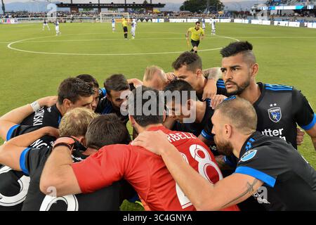 29 agosto 2018 - San Jose, California, Stati Uniti - San Jose, CA - mercoledì 29 agosto 2018: I terremoti di San Jose si riuniscono durante una partita di Major League Soccer (MLS) tra i San Jose Earthquakes e il FC Dallas all'Avaya Stadium. (Immagine di credito: © John Todd/ISIPhotos via ZUMA Wire) Foto Stock