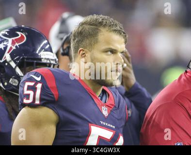 30 agosto 2018 - Houston, Stati Uniti - il linebacker degli Houston Texans Dylan Cole (51) guarda da bordo campo durante la prima metà di una gara di pre-stagione NFL tra gli Houston Texans e i Dallas Cowboys, giovedì 30 agosto 2018 a Houston, Texas. (Immagine di credito: © Scott Coleman/ZUMA Wire) Foto Stock