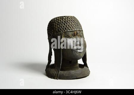 African Tribal Art Benin Bronze Head Foto Stock