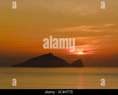 Vista aerea dell'isola di Guishan all'alba, taiwan Foto Stock