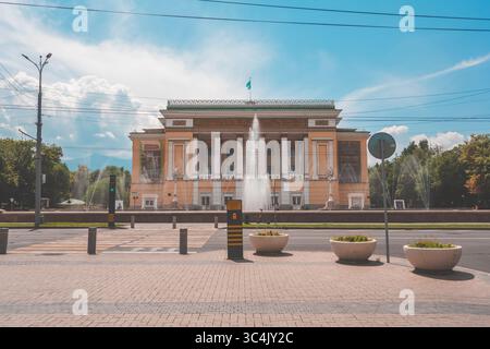 Almaty, Kazakistan - 12 giugno 2025 - Almaty Opera House Foto Stock