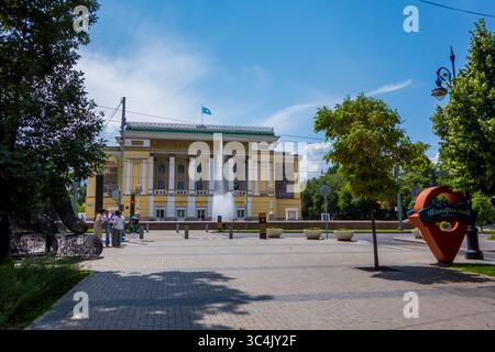 Almaty, Kazakistan - 12 giugno 2025 - Almaty Opera House Foto Stock