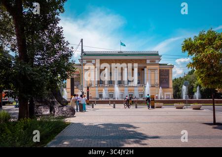 Almaty, Kazakistan - 12 giugno 2025 - Almaty Opera House Foto Stock