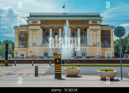 Almaty, Kazakistan - 12 giugno 2025 - Almaty Opera House Foto Stock