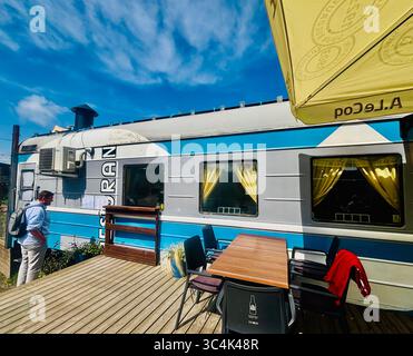 Il ristorante Peatus è allestito su vecchie carrozze ferroviarie. Tallinn, Estonia. Foto Stock