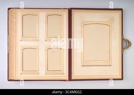 Fogli da fotolibro Art Deco antichi e vintage , percorso per ogni cornice Foto Stock