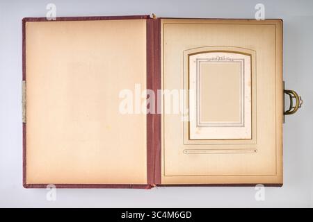 Fogli da fotolibro Art Deco antichi e vintage , percorso per ogni cornice Foto Stock