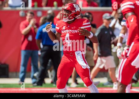 8 settembre 2018: Il quarterback degli Houston Cougars D'Eriq King (4) celebra un touchdown su corsa durante il primo quarto di una partita di football NCAA tra gli Arizona Wildcats e gli Houston Cougars al TDECU Stadium di Houston, Texas. ..Trask Smith/CSM(immagine di credito: &Copy; Trask Smith/CSM tramite filo ZUMA) Foto Stock