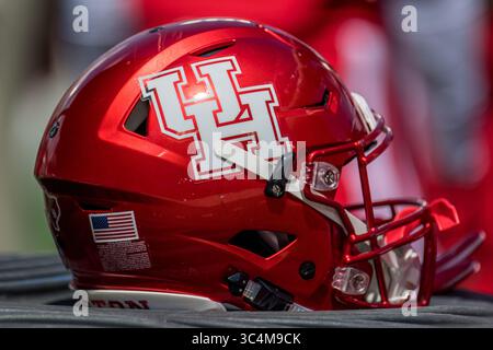 8 settembre 2018: Un casco Houston Cougars si trova a bordo campo durante il terzo quarto di una partita di football NCAA tra gli Arizona Wildcats e gli Houston Cougars al TDECU Stadium di Houston, Texas. Houston ha vinto la partita 45 a 18...Trask Smith/CSM(Credit Image: &Copy; Trask Smith/CSM via ZUMA Wire) Foto Stock