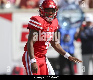 8 settembre 2018 - Houston, USA - il quarterback degli Houston Cougars D'Eriq King (4) guarda a margine prima dello snap durante una partita di football NCAA tra Houston e Arizona sabato 8 settembre 2018 a Houston, Texas. (Immagine di credito: © Scott Coleman/ZUMA Wire) Foto Stock