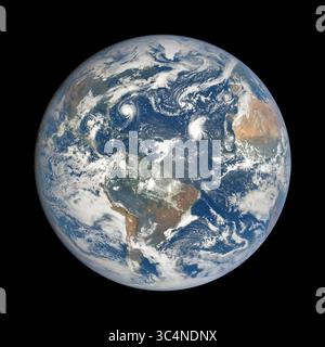 13 settembre 2018 - Houston, Texas, Stati Uniti d'America - Vista dal satellite DSCOVR di Hurricane Florence, Left, Hurricane Helene, Right, Tropical Storm Isaac e Subtropical Storm Joyce presi da 1 milione di miglia dalla Terra mentre attraversano l'Oceano Atlantico 13 settembre 2018 in Earth Orbit. (Immagine di credito: © NASA via ZUMA Wire) Foto Stock