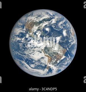 13 settembre 2018 - Houston, Texas, Stati Uniti d'America - Vista dal satellite DSCOVR di Hurricane Florence, Left, Hurricane Helene, Right, Tropical Storm Isaac e Subtropical Storm Joyce presi da 1 milione di miglia dalla Terra mentre attraversano l'Oceano Atlantico 13 settembre 2018 in Earth Orbit. (Immagine di credito: © NASA via ZUMA Wire) Foto Stock