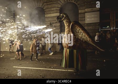 22 settembre 2018 - Barcellona, Catalogna, Spagna - "Arpella del Barri Gotic", una tradizionale bestia del fuoco, fa scattare i suoi fuochi d'artificio durante la Fiesta Mayor di Barcellona (festival principale), la merce (immagine di credito: © Matthias Oesterle/ZUMA Wire) Foto Stock