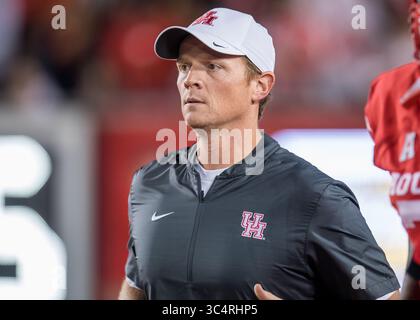 22 settembre 2018: Il capo-allenatore degli Houston Cougars Major Applewhite entra in campo prima del terzo quarto di una partita di football NCAA tra i Texas Southern Tigers e gli Houston Cougars al TDECU Stadium di Houston, Texas. Houston ha vinto la partita 70 a 14...Trask Smith/CSM(Credit Image: &Copy; Trask Smith/CSM via ZUMA Wire) Foto Stock