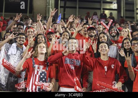 22 settembre 2018 - Houston, USA - gli Houston Cougars della sezione studentesca tifa durante una partita di football NCAA tra gli Houston Cougars e i Texas Southern Tigers sabato 22 settembre 2018 a Houston, Texas. (Immagine di credito: © Scott Coleman/ZUMA Wire) Foto Stock