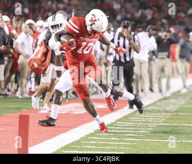 22 settembre 2018 - Houston, USA - il wide receiver degli Houston Cougars Jeremy Singleton (10) porta la palla durante il primo tempo di una partita di football NCAA tra gli Houston Cougars e i Texas Southern Tigers sabato 22 settembre 2018 a Houston, Texas. (Immagine di credito: © Scott Coleman/ZUMA Wire) Foto Stock
