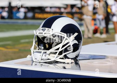 23 settembre 2018 Los Angeles, CA...casco dei Los Angeles Rams durante la NFL Los Angeles Chargers vs Los Angeles Rams al Los Angeles Memorial Coliseum di Los Angeles, CA il 23 settembre 2018. Jevone Moore(immagine di credito: &Copy; Jevone Moore/CSM tramite cavo ZUMA) Foto Stock