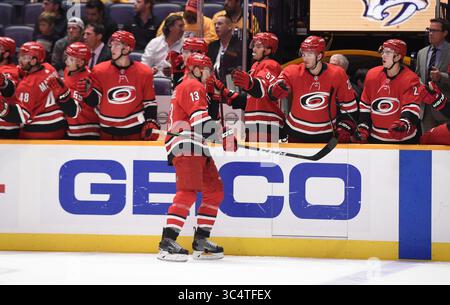 25 settembre 2018; Nashville TN, USA durante il primo periodo di una gara pre-stagionale tra i Carolina Hurricanes e i Nashville Predators alla Bridgestone Arena. Fotografo: Steve Roberts.(immagine di credito: &Copy; Steve Roberts/Cal Sport Media/CSM via ZUMA Wire) Foto Stock